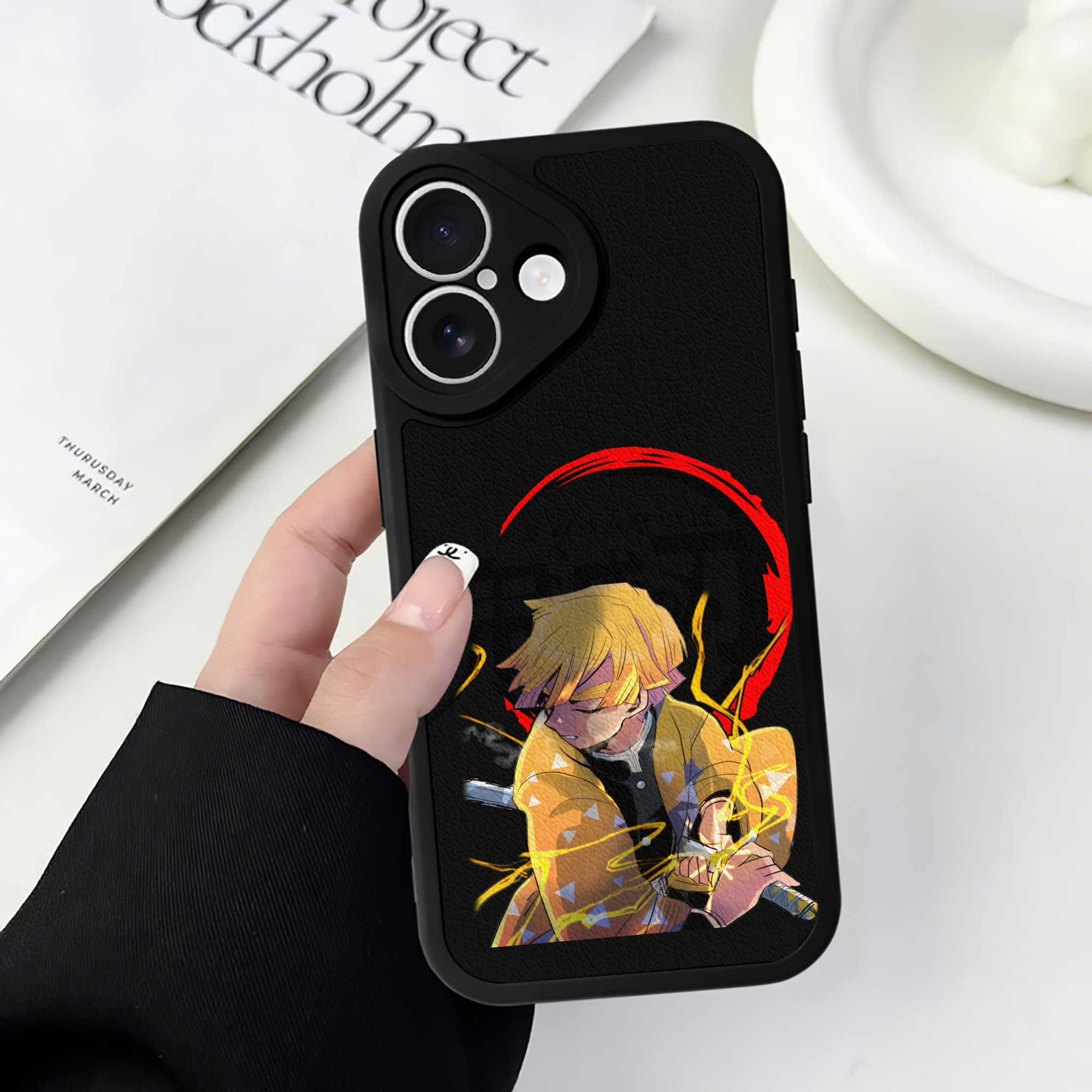 （画像用） 鬼滅の刃（きめつのやいば）我妻 善逸／あがつま ぜんいつ Agatsuma Zenitsu 【iPhone 16シリーズ対応】シリコンスマホケース（レザー調） 材質：シリコン